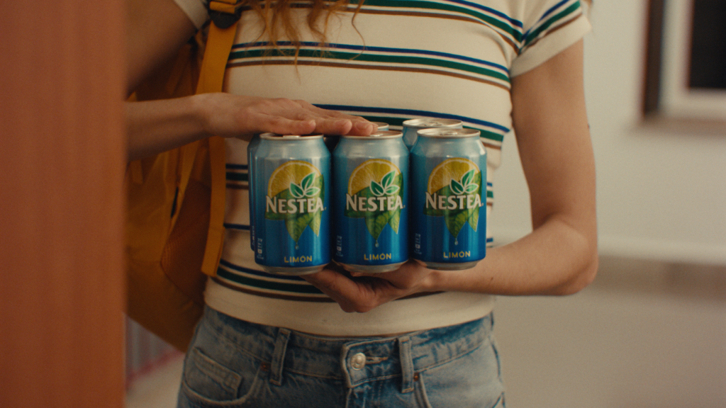 Frame del nuevo anuncio de Nestea