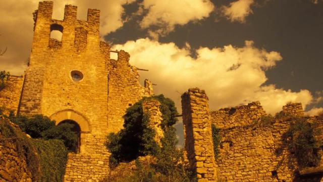 El pueblo abandonado de Lleida repleto de búnkeres de la Guerra Civil, Aramunt Vell