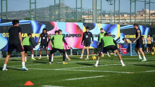 Los jugadores del Barça entrenan antes de disputar un compromiso de Liga