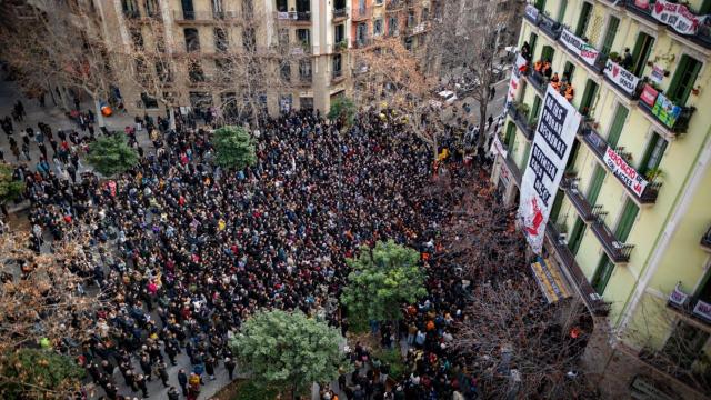 Concentración ante la Casa Orsola de Barcelona.