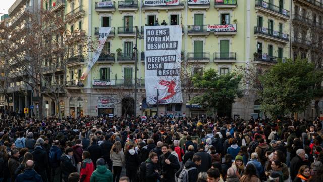 Concentración ante la casa Orsola de Barcelona.