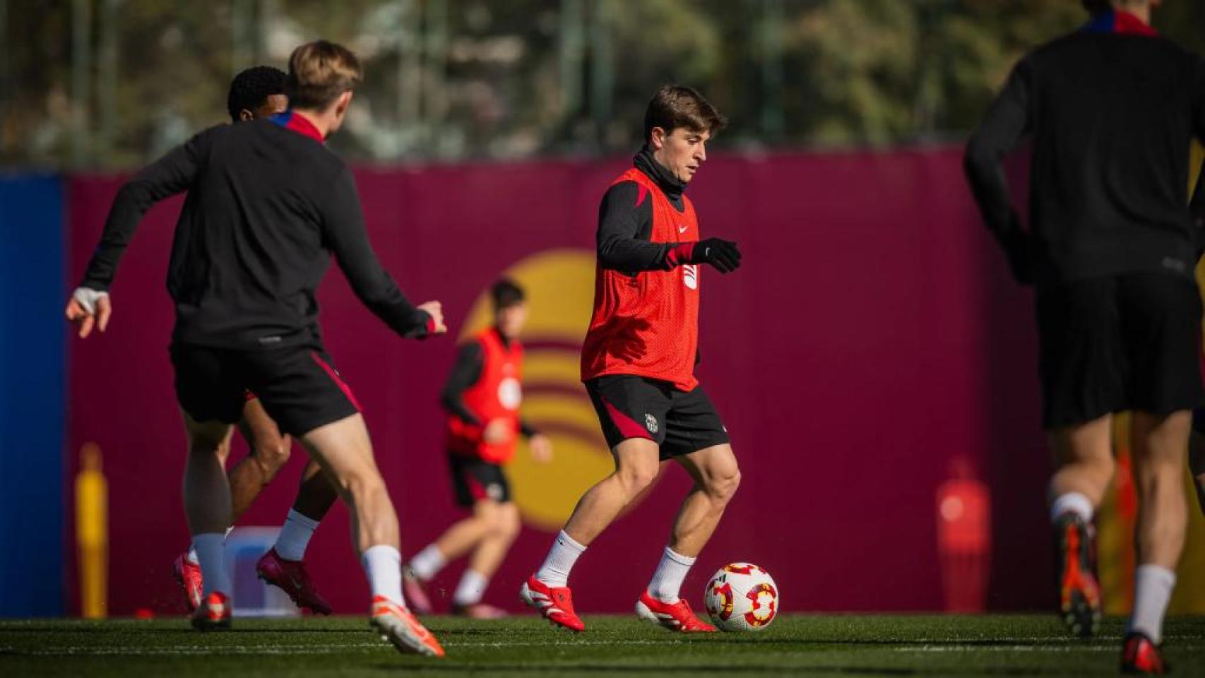 Pablo Torre, durante la sesión de entrenamiento del Barça antes del partido de Copa contra el Valencia