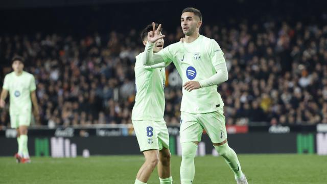 Ferran Torres celebra su hat-trick contra el Valencia en Mestalla