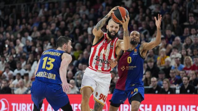 Fournier supera a Satoransky y Punter en una jugada del Barça-Olympiacos