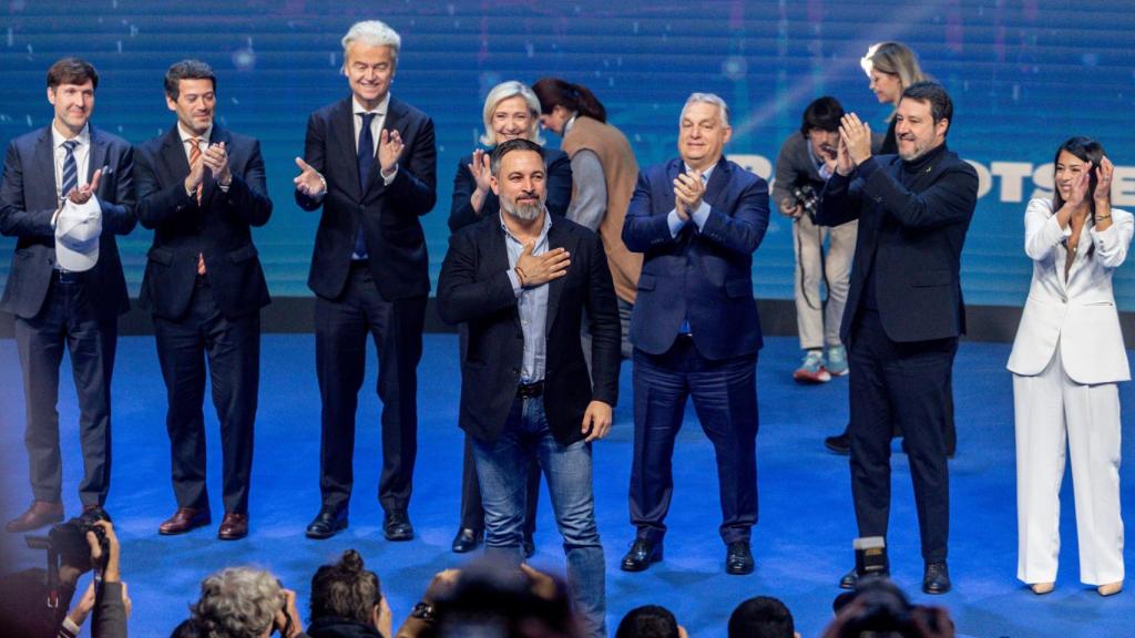 Imagen de Santiago Abascal y un grupo de dirigentes de ultraderecha en Madrid