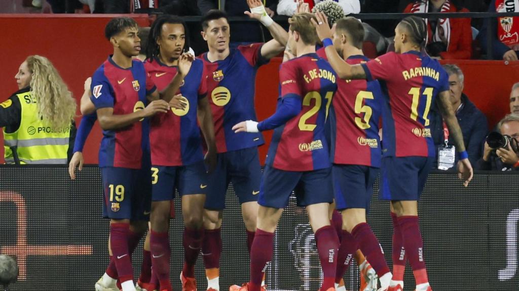 Los jugadores del Barça celebran un gol contra el Sevilla