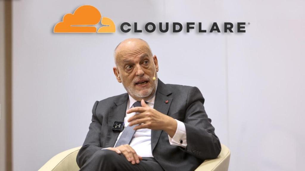 Javier Tebas, presidente de la Liga, junto al logo de Cloudflare