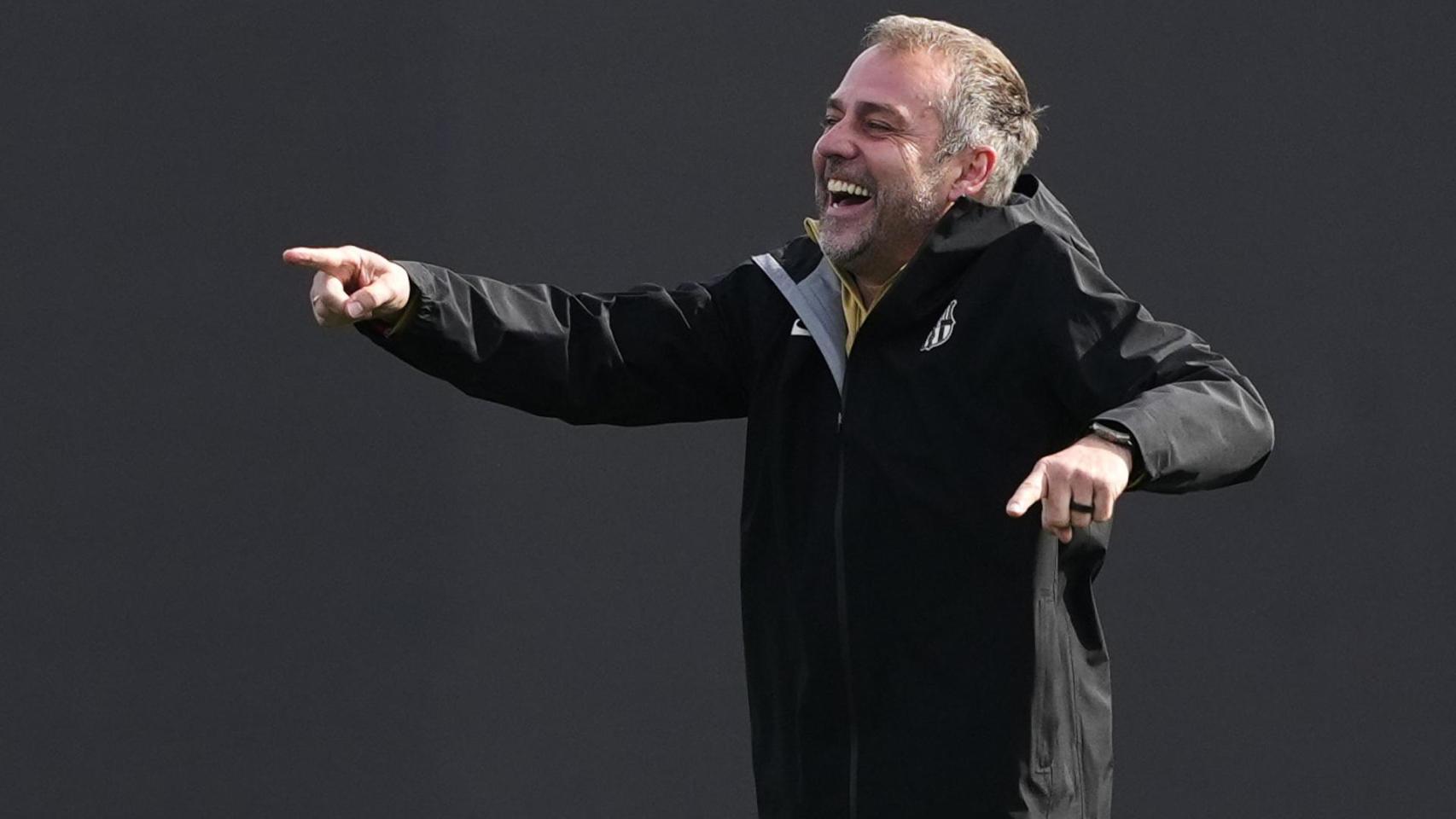 Hansi Flick, en el entrenamiento previo al Barça-Atlético
