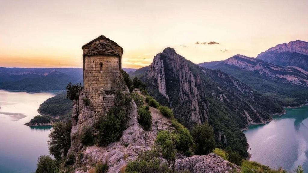 La iglesia románica catalana que desafía la física: al borde de un precipicio con vistas espectaculares