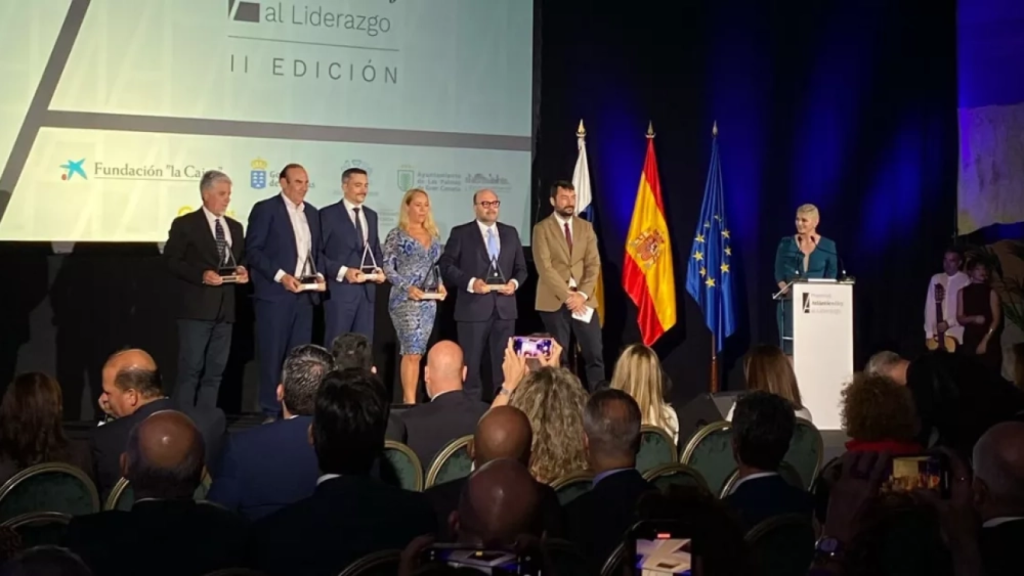 Alfredo Díaz Gutiérrez, de la Fundación César Manrique; José Luis Artiles, que recogió el galardón en nombre de Ana Díaz Artiles; Luis Pérez Orribo; Sonja Arup; y Santiago Guerra, que representó a Rodolfo Núñez