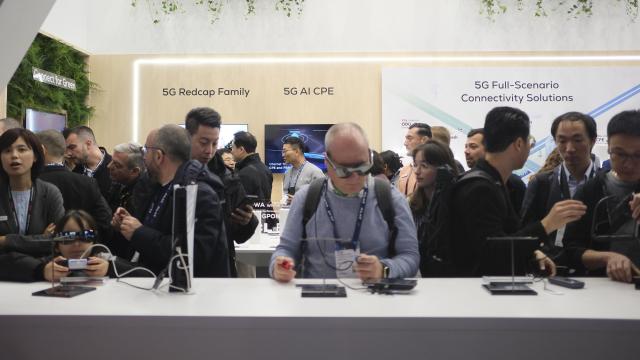 Imagen de un grupo de congresistas en el Mobile World Congress