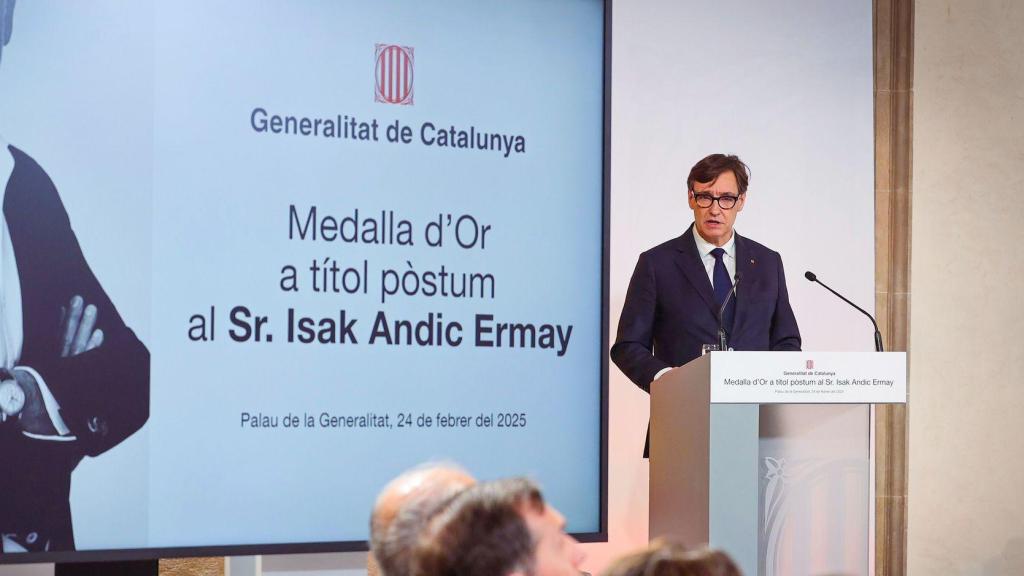 El presidente de la Generalitat, Salvador Illa, en el homenaje póstumo a Isak Andic