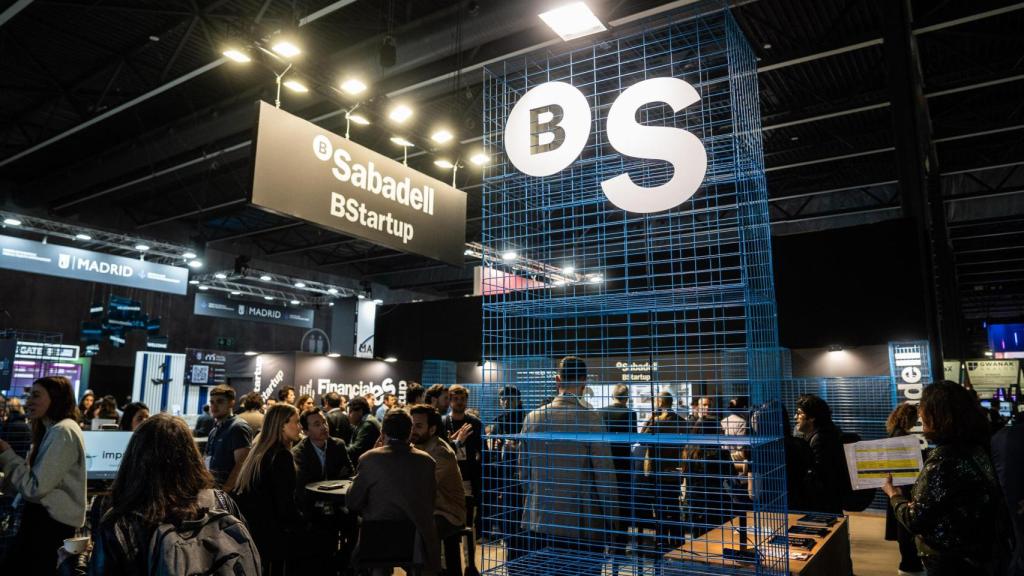 Profesionales del Banco Sabadell interactúan con representantes de startups y scaleups