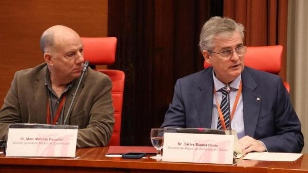 El secretario de Medios de Comunicación y Difusión de la Generalitat, Carlos Escolà, y el director general de Medios, Marc Meillas, en la Comisión de Asuntos Institucionales en el Parlament