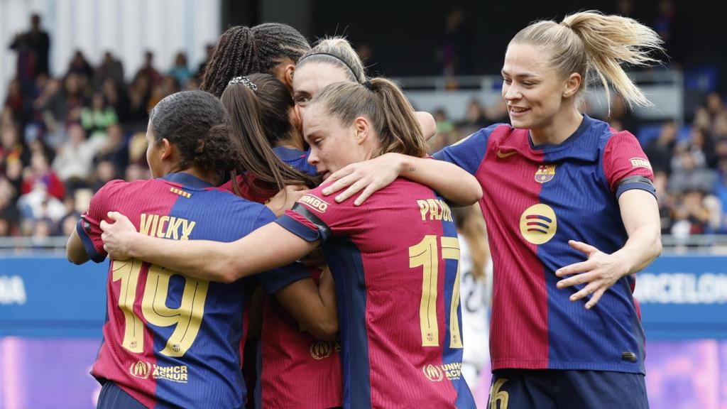 Las jugadoras del Barça Femenino celebran un gol en la remontada contra el Valencia