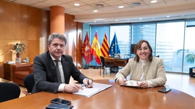 La 'consellera' Sílvia Paneque y el secretario de Estado de Transportes, José Antonio Santano, en la Comisión Bilateral de Infraestructuras Generalitat-Estado, a 17 de febrero de 2025