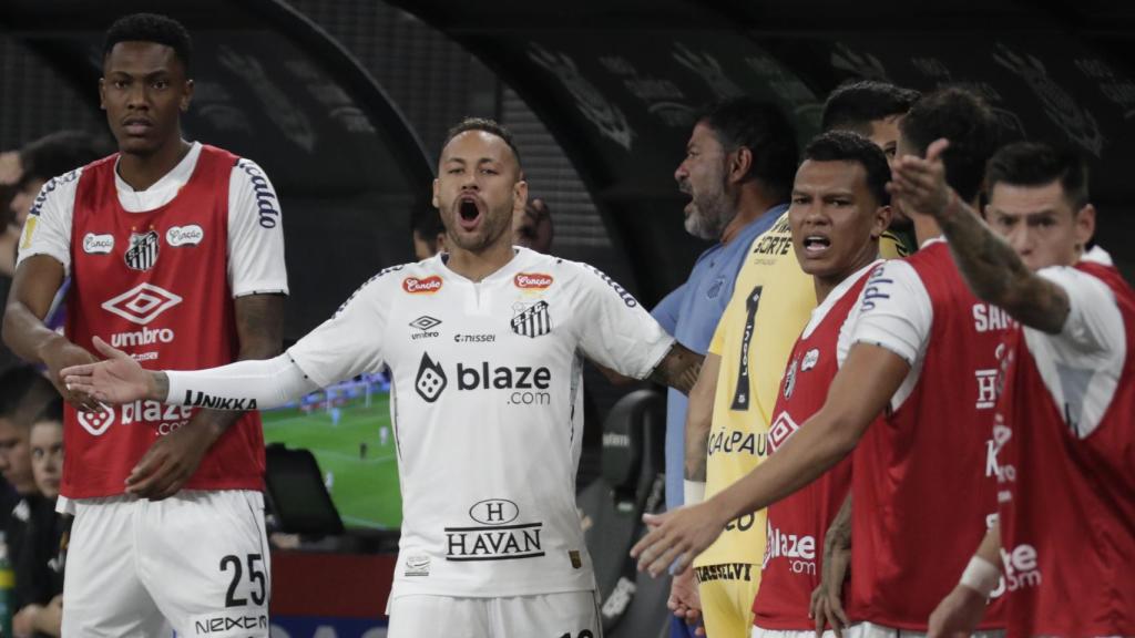 Las quejas de Neymar durante la derrota del Santos contra el Corinthians