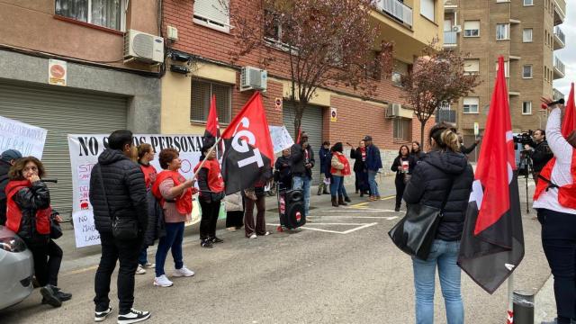 Imagen de la protesta ante Domusvi Can Buxeres, en L'Hospitalet