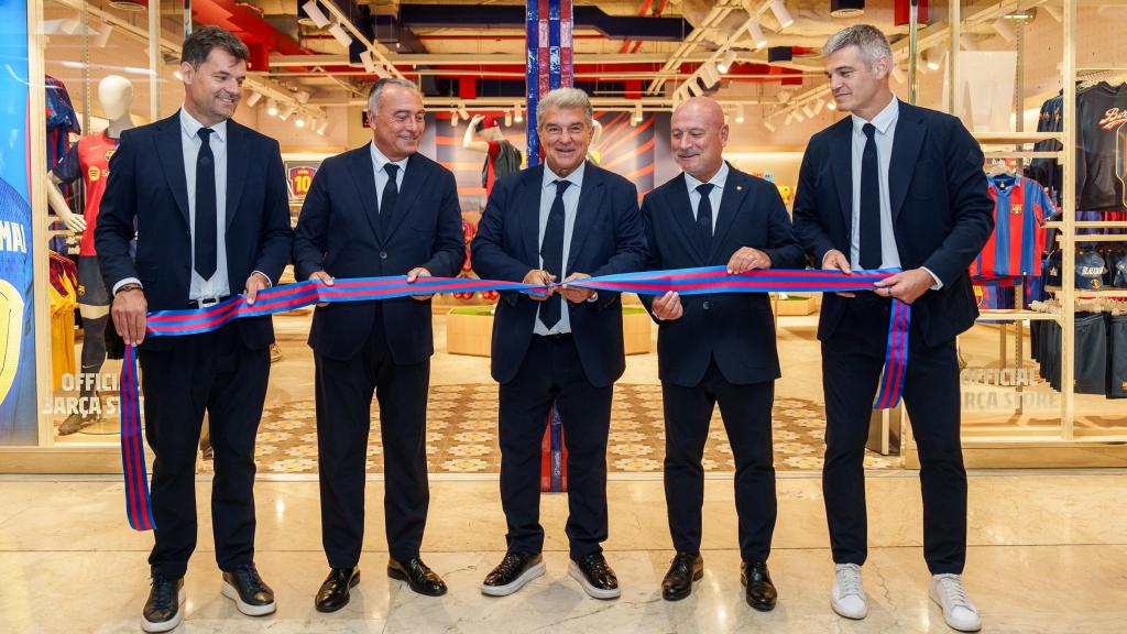 Joan Soler, Rafa Yuste, Joan Laporta, Josep Lluís Macià y Enric Masip inauguran la segunda Barça Store en Madrid