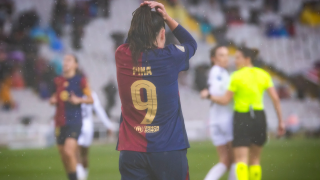 Claudia Pina lamenta una acción fallada durante el Barça Femenino-Real Madrid