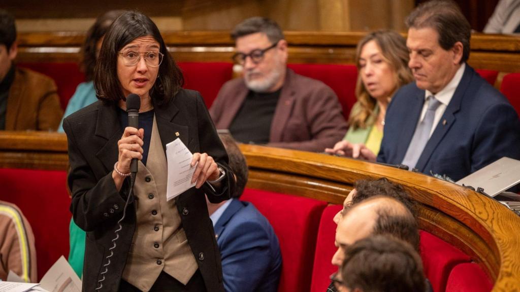 La consellera de Interior y Seguridad Pública de la Generalitat, Núria Parlon, en un pleno del Parlament de Catalunya