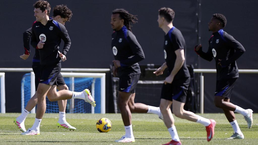 Andreas Christensen, Jules Koundé, Robert Lewandowski y Ansu Fati, en un entrenamiento del Barça