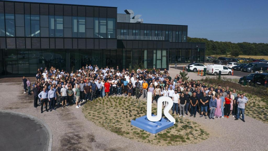 El equipo de Universal Robots a vista de dron en la nueva sede central inaugurada en 2024