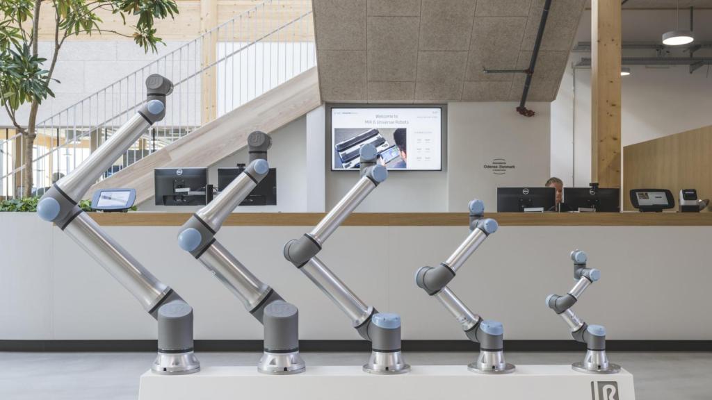 Familia de cobots UR en las nueva sede central Universal Robots en Dinamarca