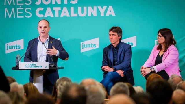 El secretario general de Junts, Jordi Turull; el diputado Salvador Vergés, y la vicealcaldesa de Girona, Gemma Geis