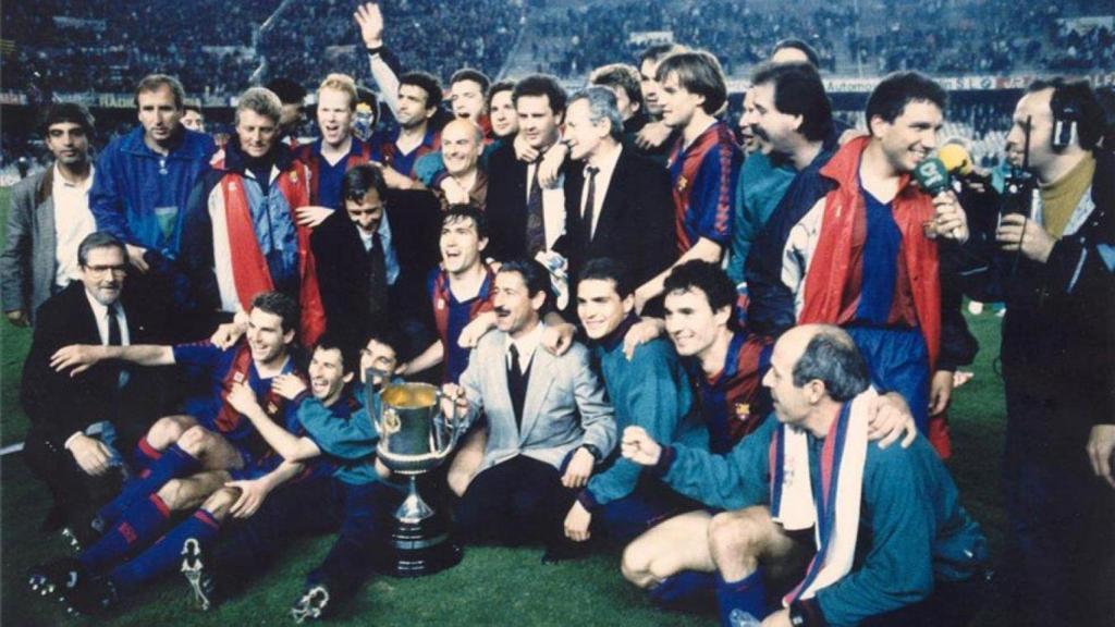 Los jugadores del Barça celebran su victoria ante el Real Madrid en 1990