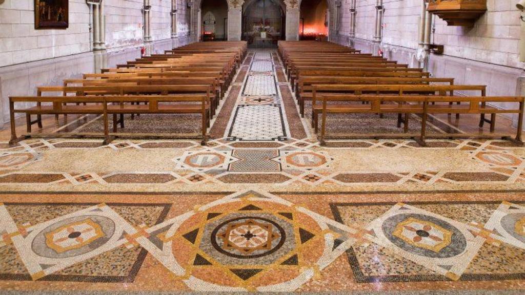 Mosaico de Gaudí en la parroquia de Sant Pacià