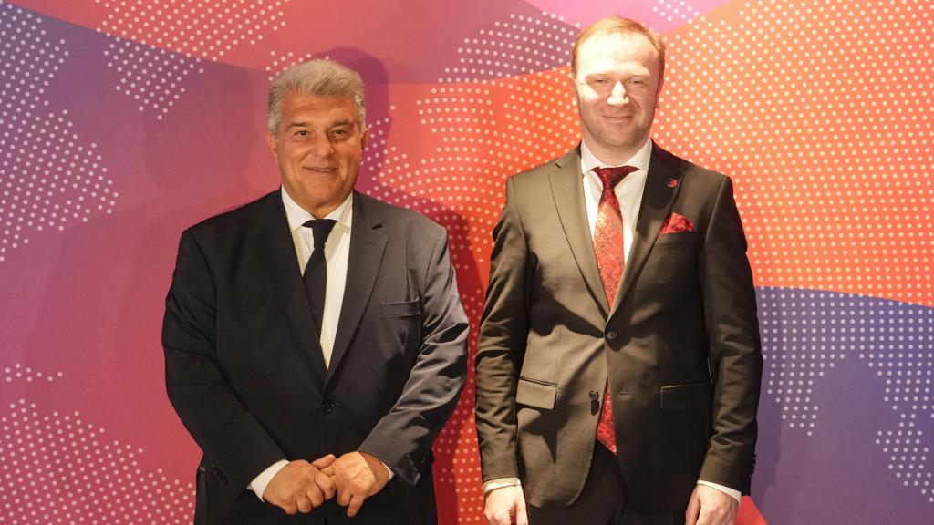 Joan Laporta y Ruslan Birladeanu, en la presentación de Barça Mobile