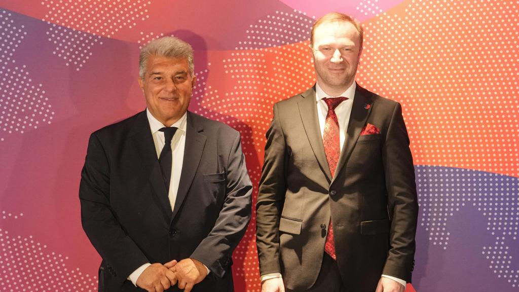 Joan Laporta y Ruslan Birladeanu, en la presentación de Barça Mobile