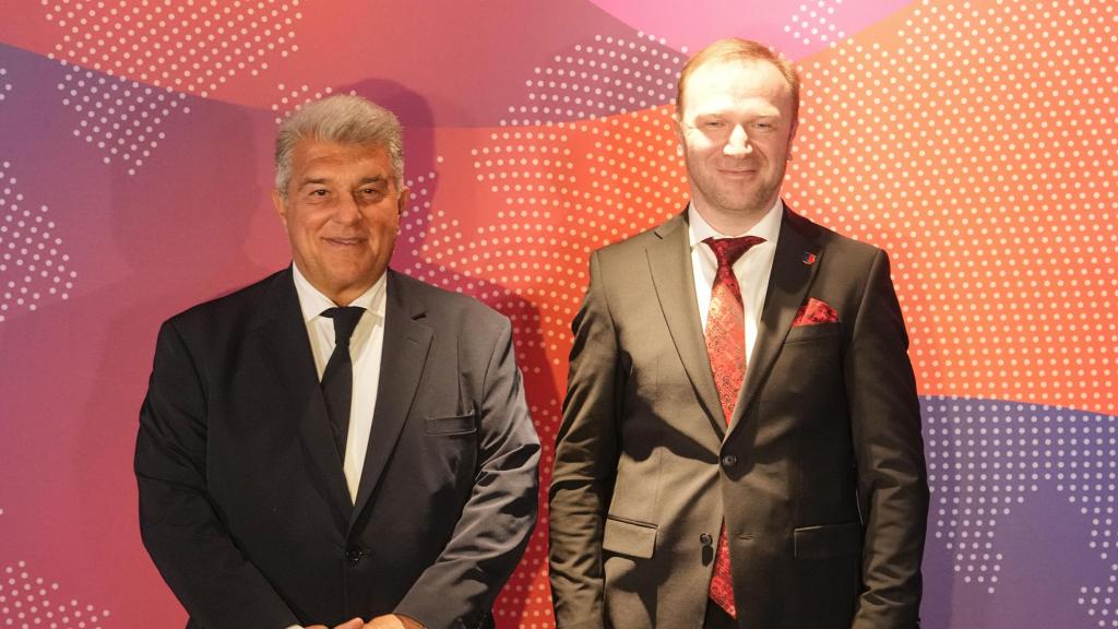 Joan Laporta y Ruslan Birladeanu, en la presentación de Barça Mobile