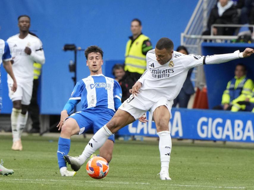 Expulsión de Mbappé por una dura entrada a Antonio Blanco