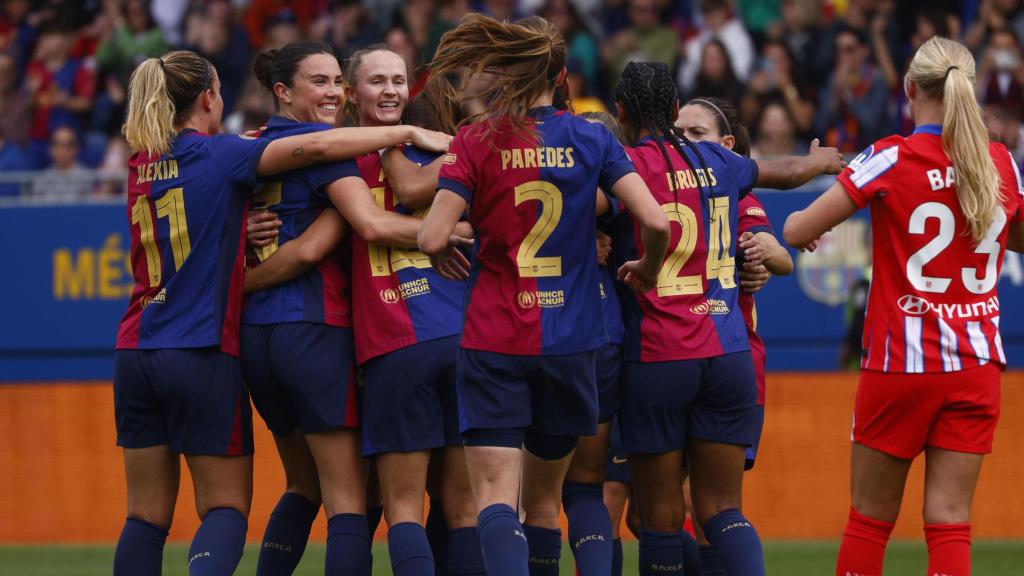 Las futbolistas del Barça celebran el gol de Patri Guijarro al Atlético