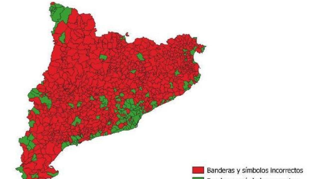 En verde, comarcas donde la mayoría de sus ayuntamientos cumplen la ley de banderas; y en rojo, las que la incumplen