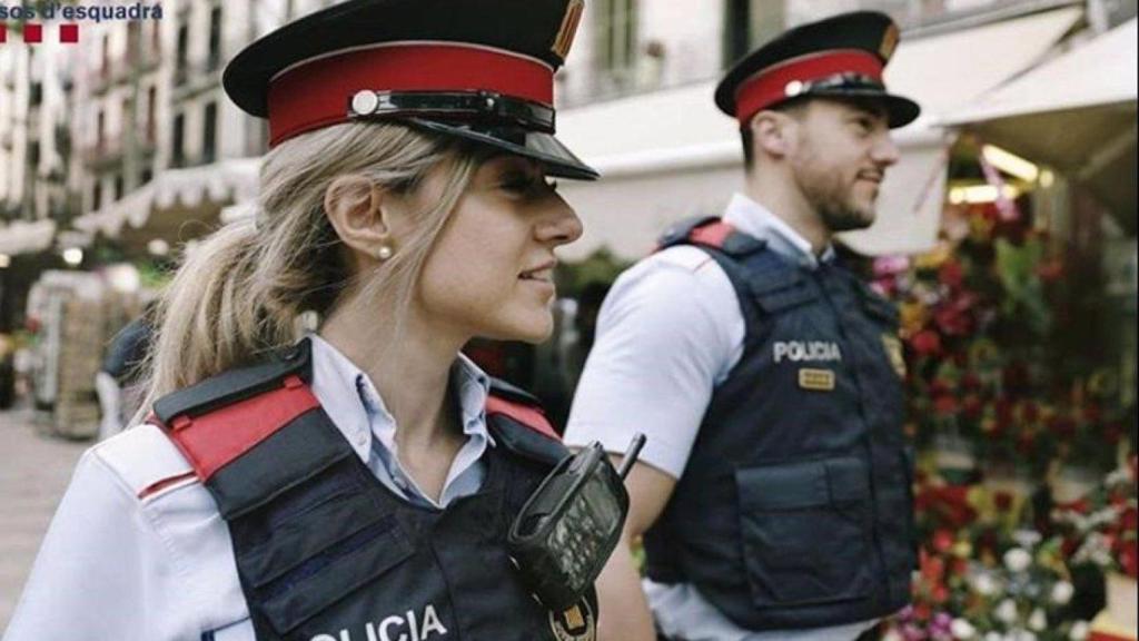 Imagen de una patrulla de los Mossos durante una Diada de Sant Jordi anterior