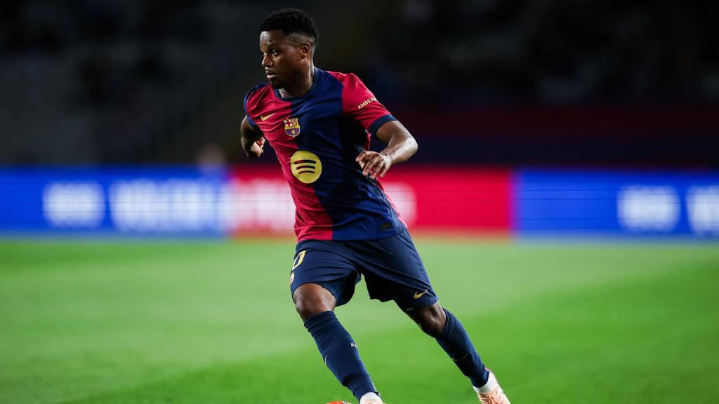 Ansu Fati conduce el balón durante el Barça-Mallorca