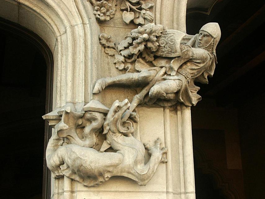 Ornamentación de San Jordi en la fachada de la casa Amatller