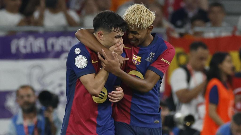 Lamine felicita a Pedri tras marcar un gol al Real Madrid