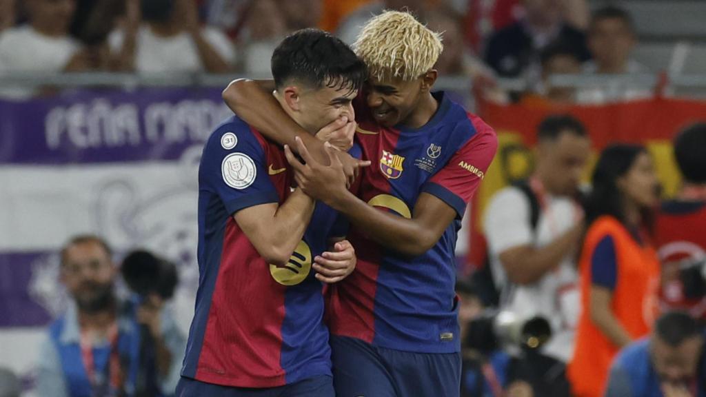 Lamine felicita a Pedri tras marcar un gol al Real Madrid
