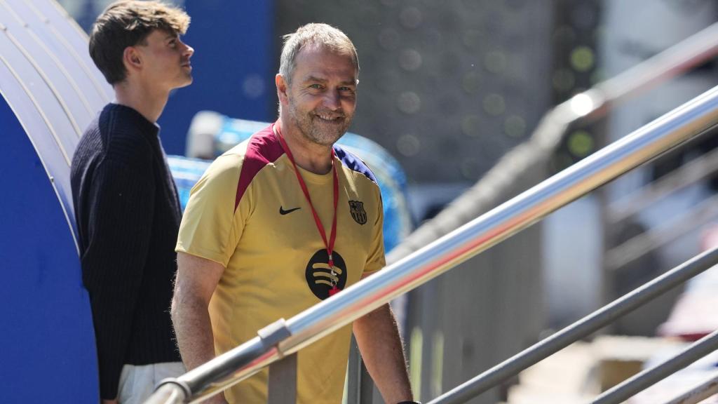 Hansi Flick, en el entrenamiento del Barça realizado en la Ciutat Esportiva antes de recibir al Inter para las semifinales de la Champions