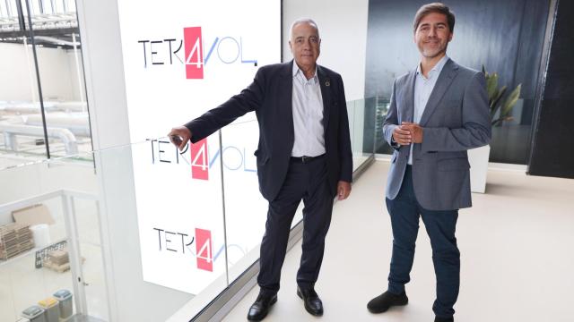 Pere Navarro, delegado especial del Estado en el CZFB  y Héctor Zapata, CEO de Tetravol