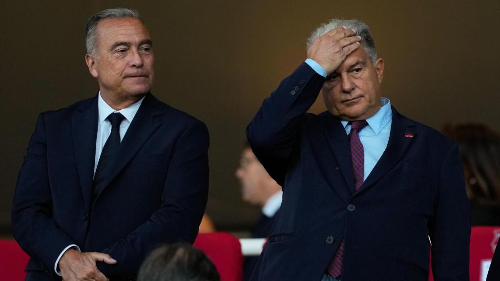 Joan Laporta y Rafa Yuste en el palco de Montjuïc durante el Barça-Inter