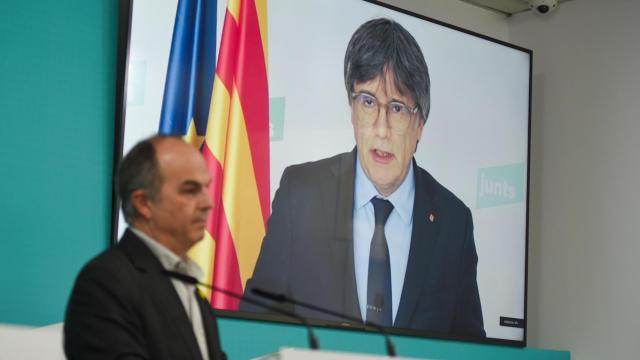 Jordi Turull, secretario general de Junts, ante Carles Puigdemont, presidente del partido