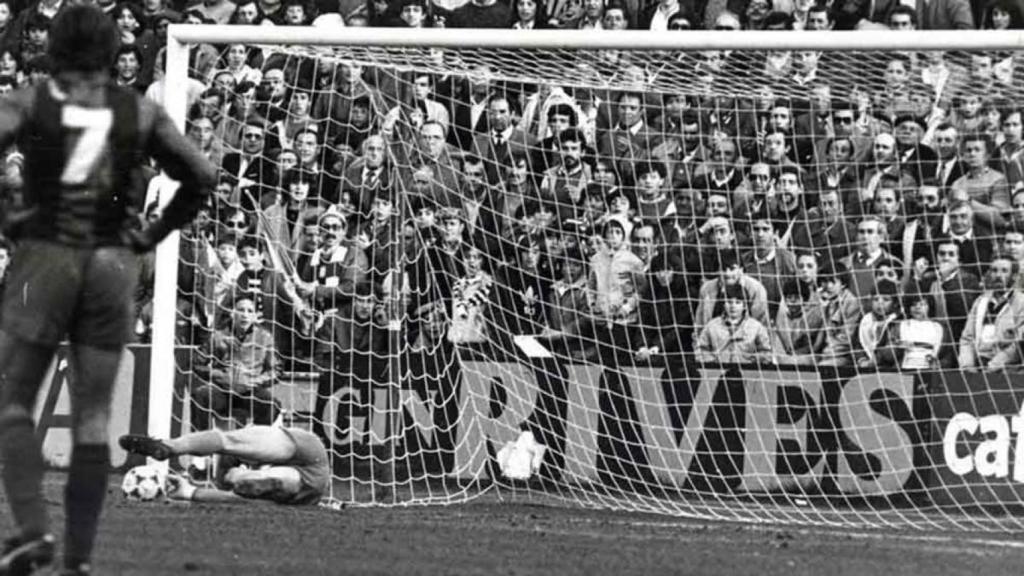 Urruti para el penalti a Mágico González que dio la Liga al Barça en 1985