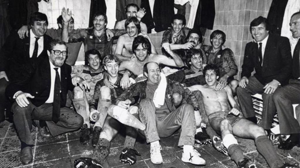 Los jugadores del Barça celebran la Liga de 1985