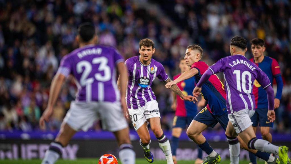 Fermín López protagoniza una acción en el José Zorrilla durante el Valladolid-Barça