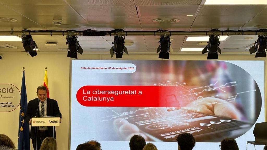 El director ejecutivo de Acció, Joan Romero, en la presentación del informe 'La ciberseguretat a Catalunya' 2024, elaborado junto a la Agència de Ciberseguretat de Catalunya